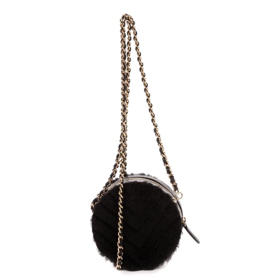 Chanel CC Shearling Chevron Round Crossbody  en  negro Cuero de ternero - Image 5