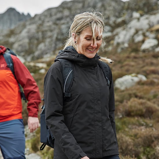 Chaqueta de senderismo impermeable para mujeres con capucha y chaqueta cortavientos para la lluvia - Image 4