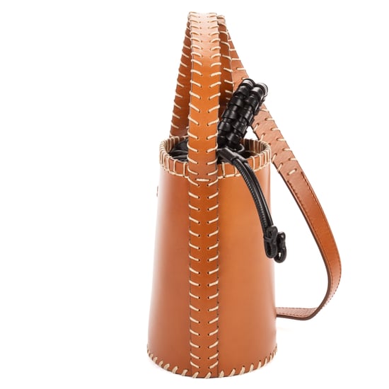 Chloé Louela Bucket Bag  en  Bronceado Cuero de ternero - Image 4