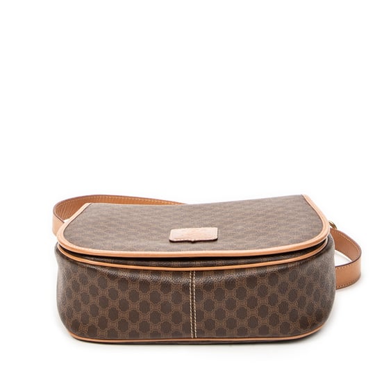 Celine Halfmoon Flap Crossbody en beige Lienzo recubierto - Image 6