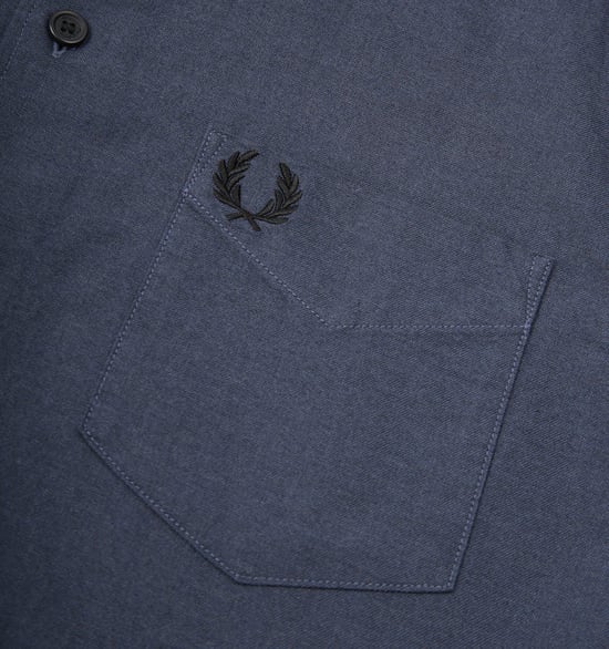 Camisa Oxford con detalle de bolsillo en azul marino francés de Fred Perry - Image 5