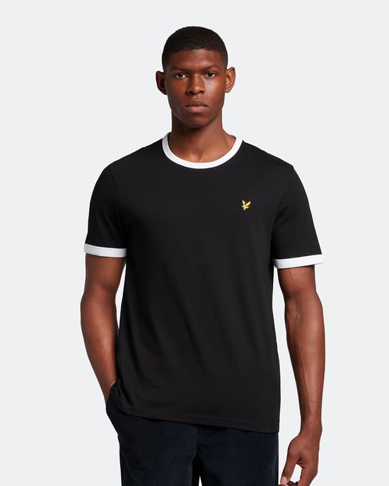 Camiseta con ribetes negros de la marca Lyle & Scott - Image 1