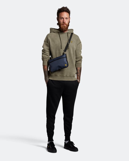 Sudadera con capucha verde con logo de la marca Lyle & Scott - Image 2