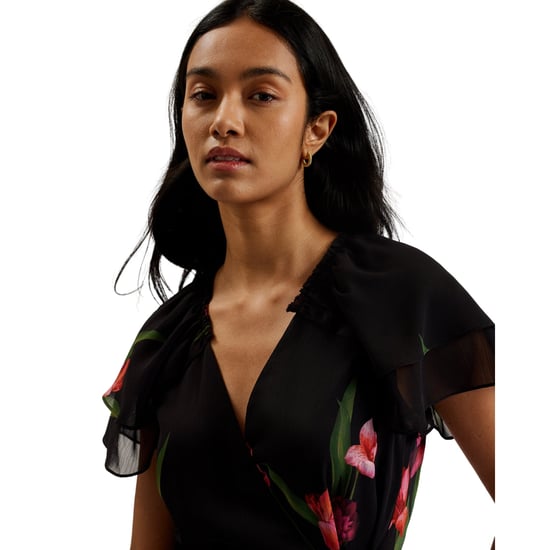 Minivestido Negro Cruzado Con Mangas Estilo Ángel De Ted Baker - Image 4
