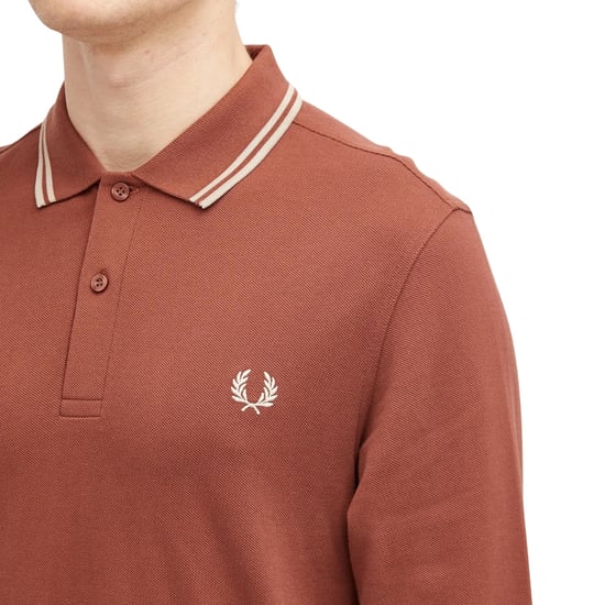 Camisa Polo De Manga Larga Color Marrón Whisky Con Cuello Bicolor Negro De Fred Perry - Image 4