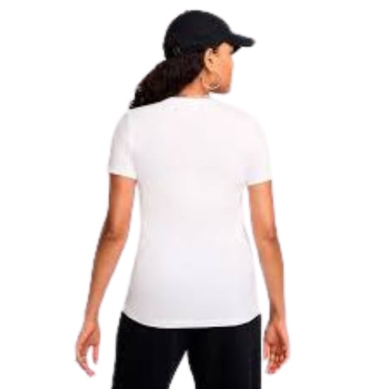Camiseta Blanca Con Logo Nike Sportswear Essentials - Image 3