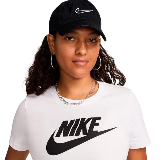 Camiseta Blanca Con Logo Nike Sportswear Essentials - Image 4