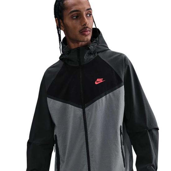 Chaqueta Nike Tech Windrunner Tejida En Gris Humo - Image 2