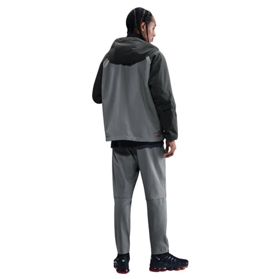 Chaqueta Nike Tech Windrunner Tejida En Gris Humo - Image 5