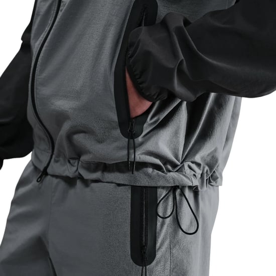 Chaqueta Nike Tech Windrunner Tejida En Gris Humo - Image 6