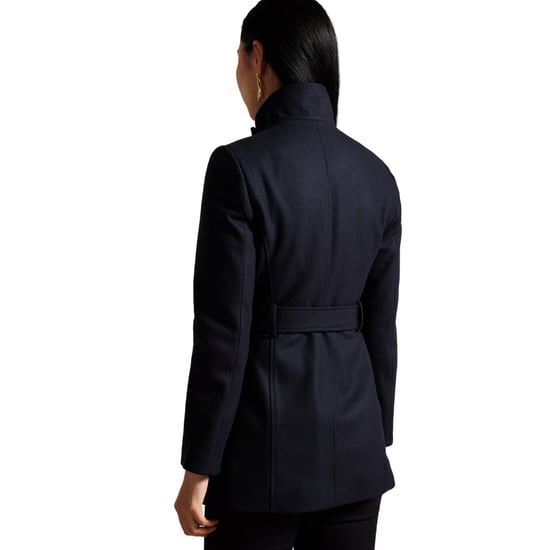 Abrigo Corto Azul Marino Con Cuello Alto De Ted Baker Icombis - Image 2