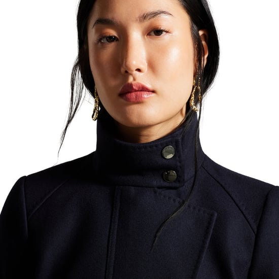 Abrigo Corto Azul Marino Con Cuello Alto De Ted Baker Icombis - Image 5