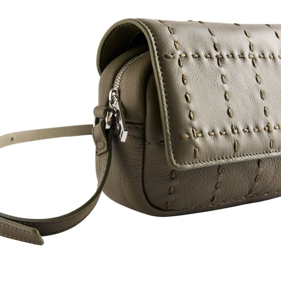 Bolso Para Cámara Ted Baker Stalina Color Caqui Con Detalles De Costura - Image 4