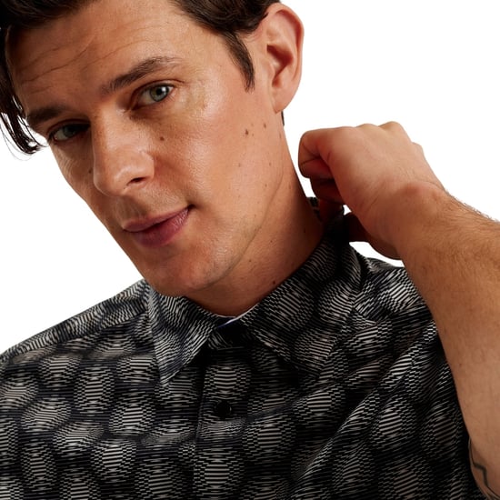 Camisa Negra De Manga Corta Con Estampado Geométrico Circular Pearsho De Ted Baker - Image 3