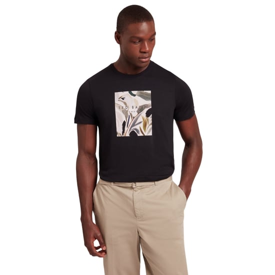 Camiseta Negra Con Estampado Gráfico Justino Box De Ted Baker - Image 5