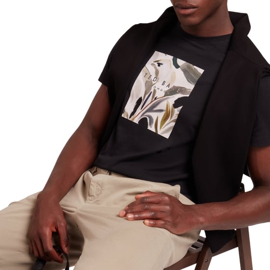 Camiseta Negra Con Estampado Gráfico Justino Box De Ted Baker - Image 6