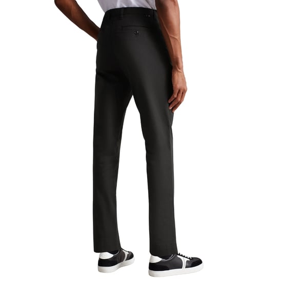 Pantalón Chino Negro De Corte Regular Genbee De Ted Baker - Image 4