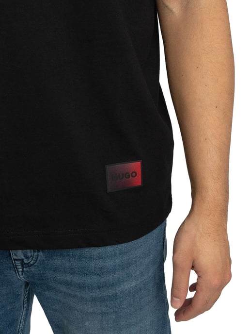 HUGO Camiseta Gráfica Con Espalda De Danoto, Negro - Image 4