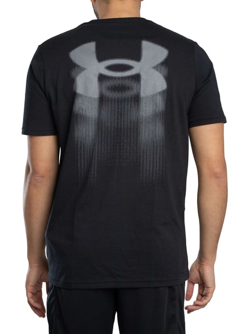 Under Armour Camiseta Holgada Con Gráfico En La Espalda Y Logotipo Borroso, Negro - Image 3