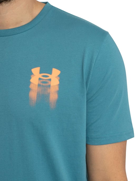 Under Armour Camiseta Holgada Con Gráfico En La Espalda Y Logotipo Borroso, Azul - Image 4