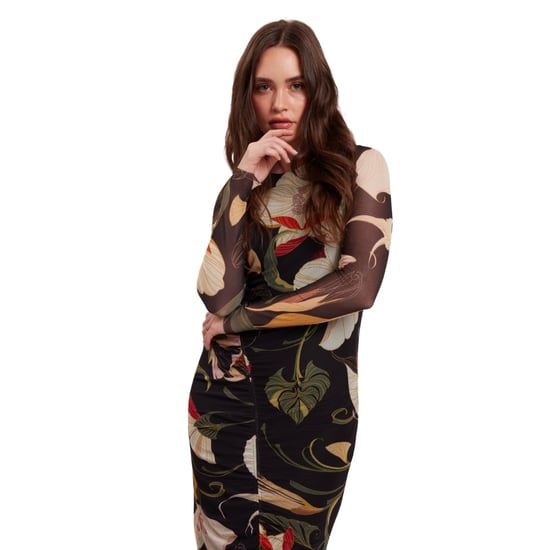 Vestido Midi Ajustado Fruncido De Malla Estampada De Ted Baker - Image 4
