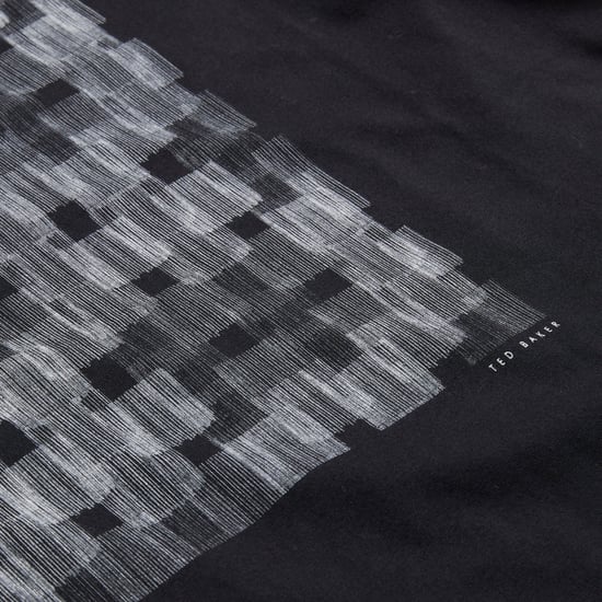 Camiseta Negra Estampada Ted Baker Tessman Box - Image 3