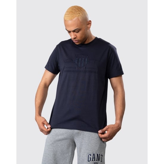GANT D1. Tonal Archive Shield Men's T-Shirt - Image 2