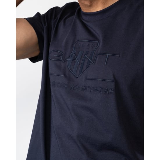GANT D1. Tonal Archive Shield Men's T-Shirt - Image 4