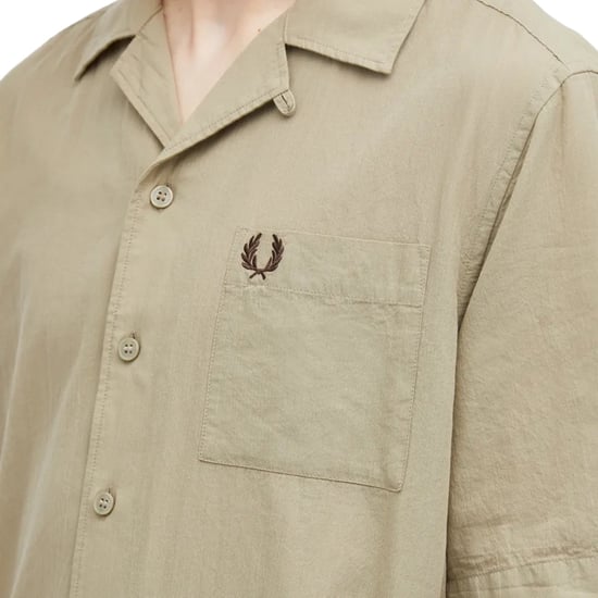 Camisa De Vacaciones Ligera Y Texturizada De Color Gris Cálido De Fred Perry - Image 3