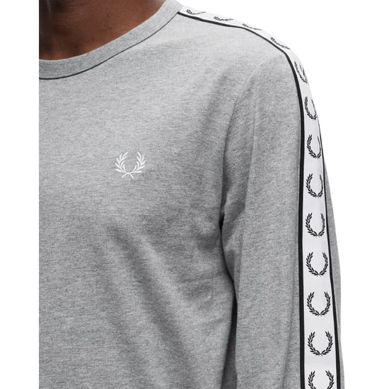 Camiseta De Manga Larga Fred Perry Con Cinta Adhesiva Color Gris Acero - Image 3