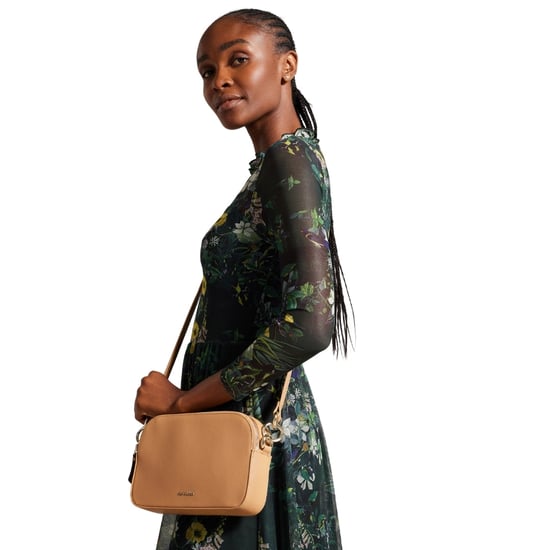 Bolso Para Cámara De Cuero Con Correas De La Marca Ted Baker Darcelo, Color Topo - Image 4