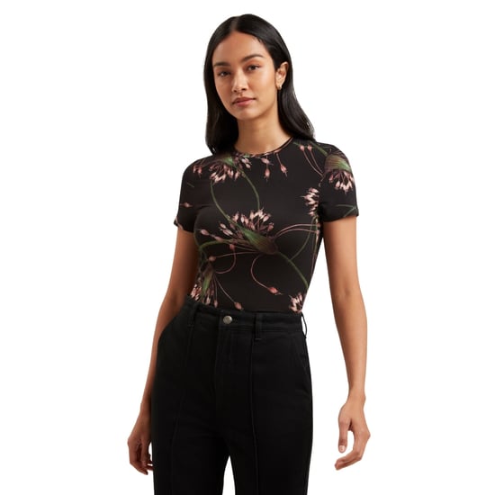 Camiseta Negra Ajustada Estampada Lexiii De Ted Baker - Image 4