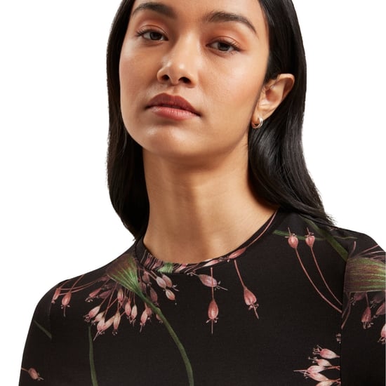 Camiseta Negra Ajustada Estampada Lexiii De Ted Baker - Image 5