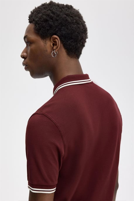 Polo de Dos Puntas Fred Perry Color Burdeos - Image 6