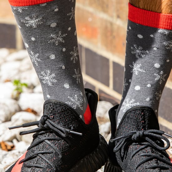 Mr Heron - Calcetines de Navidad para hombre | Calcetines de bambú | Calcetines con dibujos de Ruldoph y Santa | Regalo para él - Copos de nieve (Gris) - Image 3