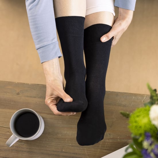 IOMI - Paquete múltiple de 12 pares de calcetines diabéticos de bambú para mujer sin costuras y sin elástico - Negro - Image 4
