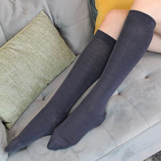 Paquete múltiple de 12 pares de calcetines de bambú hasta la rodilla para niños | Snob de calcetines | Calcetines escolares largos multicolores suaves y transpirables - Gris oscuro - Image 5