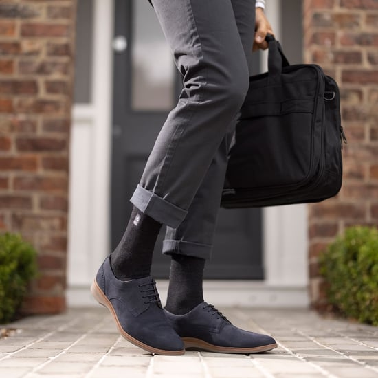 Heat Holders Ultra Lite - Paquete múltiple de 4 pares de calcetines térmicos para hombre | Calcetines calientes ultrafinos para vestir en invierno - Negro - Image 4