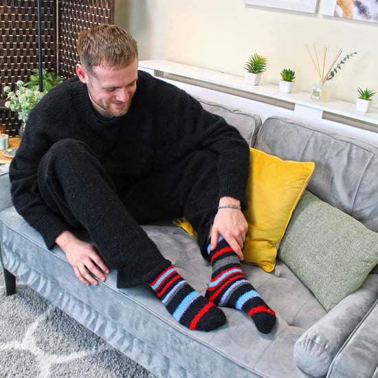 4 Pares de Calcetines de Cama para Hombre |Thermal Anti Slip Fuzzy Slipper Socks - Blue / Red Stripe - Image 4