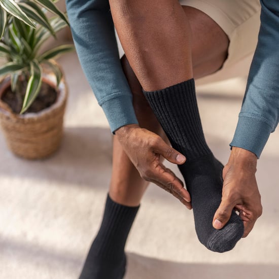 3 Pack Calcetines Diabéticos para Caminar para Hombre | IOMI FOOTNURSE | Extra Wide Soft Top Seamless Hiking Socks - Negro - Image 3