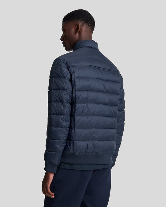 Chaqueta acolchada con cuello alzado en azul marino oscuro con marca de Lyle & Scott - Image 3