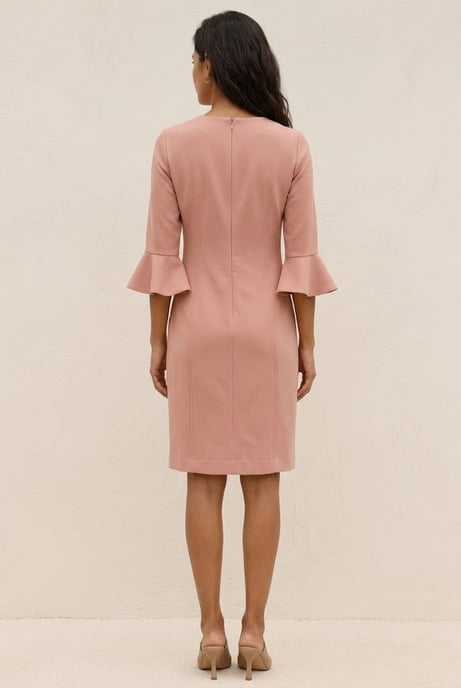 Vestido moderno de corte recto con puños acampanados - Image 3