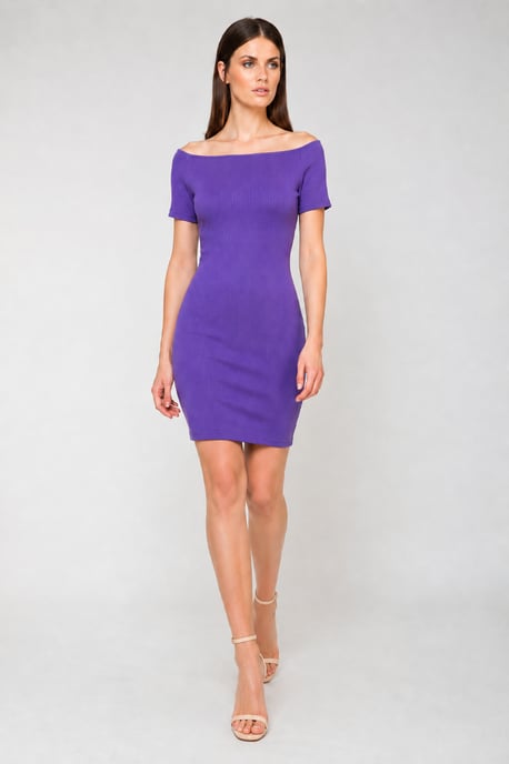 Vestido ajustado con hombros descubiertos y tejido acanalado - Image 4