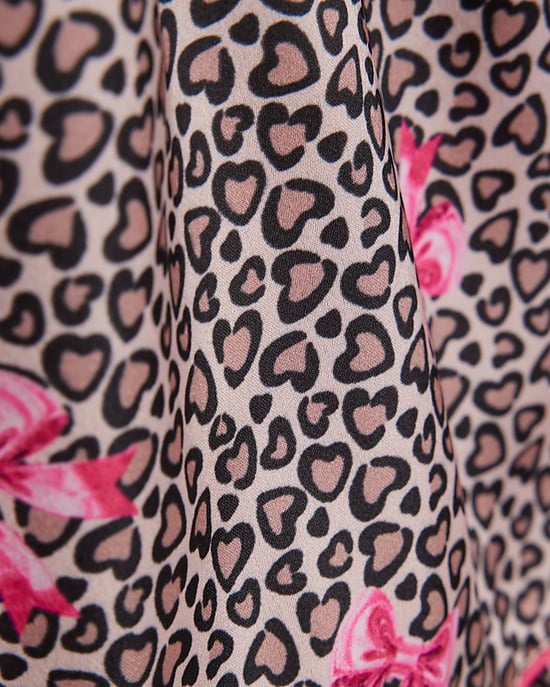 River Island Pijama de satén marrón para niña con estampado de lazos de leopardo - Image 4