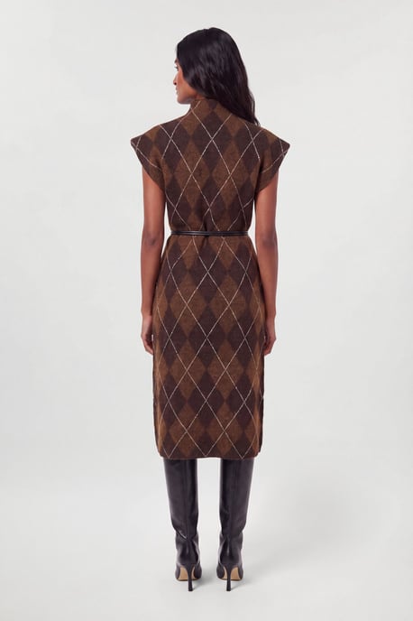 Karen Millen vestido midi de punto acogedor de mezcla de lana con estampado argyle, tachuelas y cinturón - Image 2