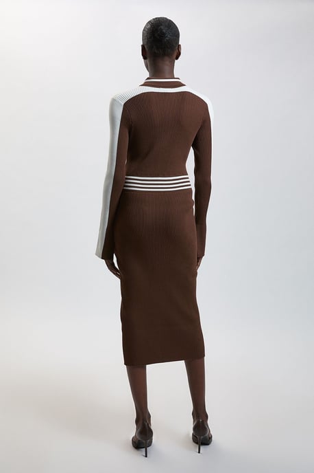 Vestido midi de punto de canalé con polo y cremallera - Image 3