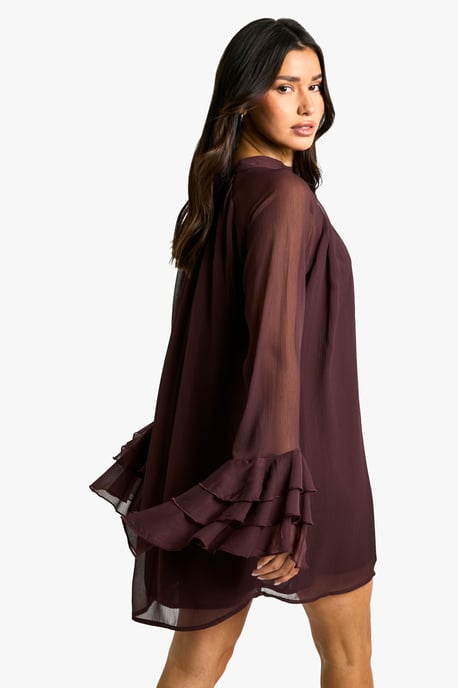 Boohoo Tall vestido de gasa con cuello alto, mangas voluminosas y diseño smock - Image 2