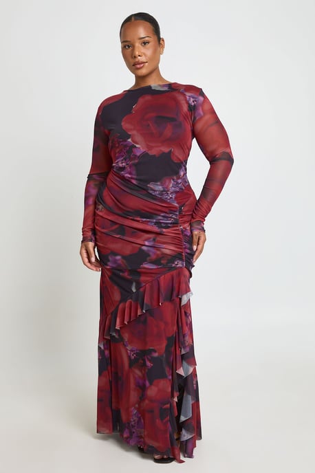 Boohoo Vestido largo de malla con volantes y fruncido floral de talla grande - Image 3