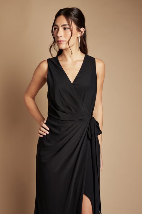 Vestido largo de crepé para dama de honor con escote en V y detalle cruzado - Image 2