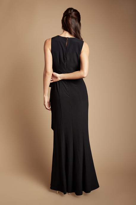 Vestido largo de crepé para dama de honor con escote en V y detalle cruzado - Image 3